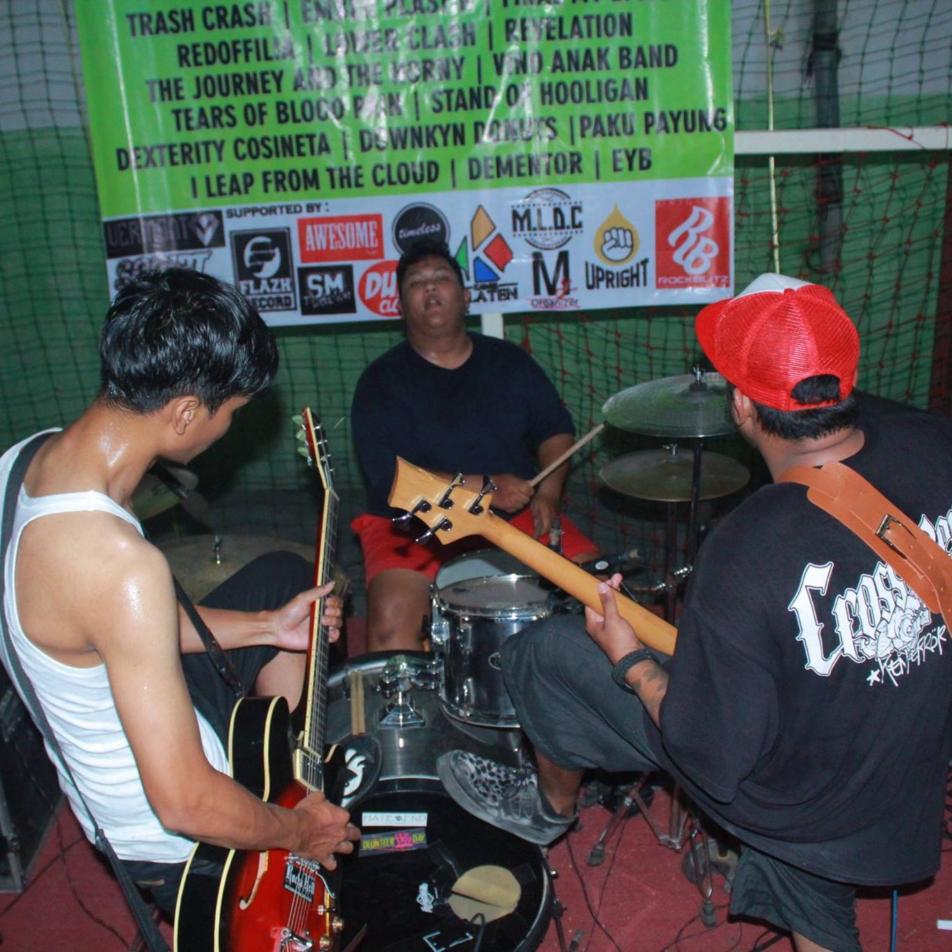 1st Punkabilly band in Klaten | @Otoy_SOH [Guitar & Lead Vocal] - @aff_kor [Drum] - @amul_soh [Bass & Back Vocal] - @Ngadceng [Road Manager] Cp.089652316957
