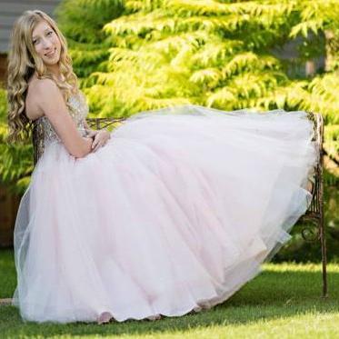 Ashl3y_York's profile picture. WSHS'15 - UMN'19                         Snapchat: Ashme97