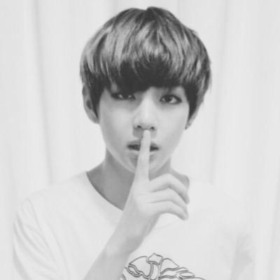 hi please follow @cutetaepics :( it got hacked and the everything on the account was deleted :( {read pinned tweet pls pls pls}