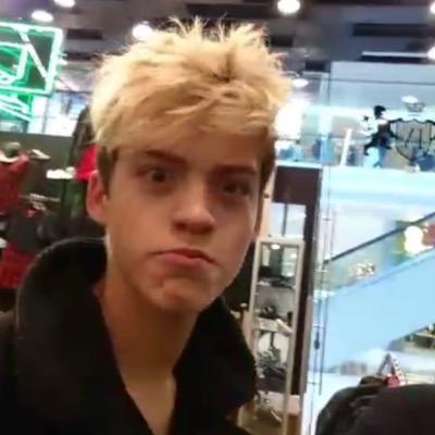 dm us the @ and maybe a picture of a sk fan who is beautiful & whoever rts agrees