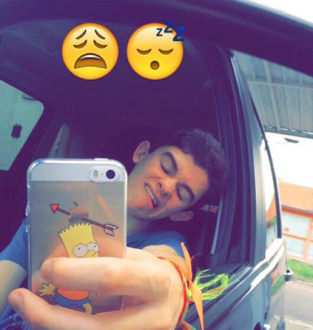 15 'É triste quando um amigo vira um estranho' instagram: @juuhg6 snap: juuhgaap