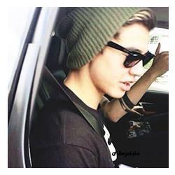 free follow from @pandashton