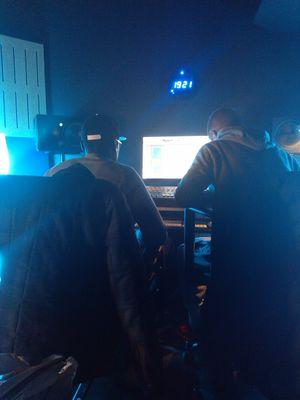 misoprodrecords's profile picture. Tweeter dédié a Fuzi Cromatik le meilleur Rappeur du moment ! Venez visiter ma chaîne YouTube Misoprodrecords avec plusieurs extraits de Fuzi Cromatik.