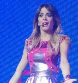 ❤Tinita❤La Conocí~11-01-15~❤1RT❤Ana Comello me sigue❤Marty me sigue❤Tini me saludo, cojió mi cartulina, y me dio la mano❤ Sueño cumplido❤Spain™♫