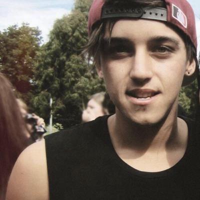 4/5+main acc, gina, faydee, mariam, maz, tesco and morrisons follow. If you read this tweet me something funny