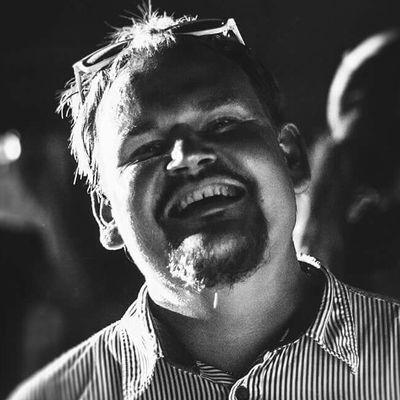 RoneFin's profile picture. #Tietotekniikka-alan yrittäjä. Harrastuksena #Livegamers_fi. Satunnais pelaamista vuodesta 1980.