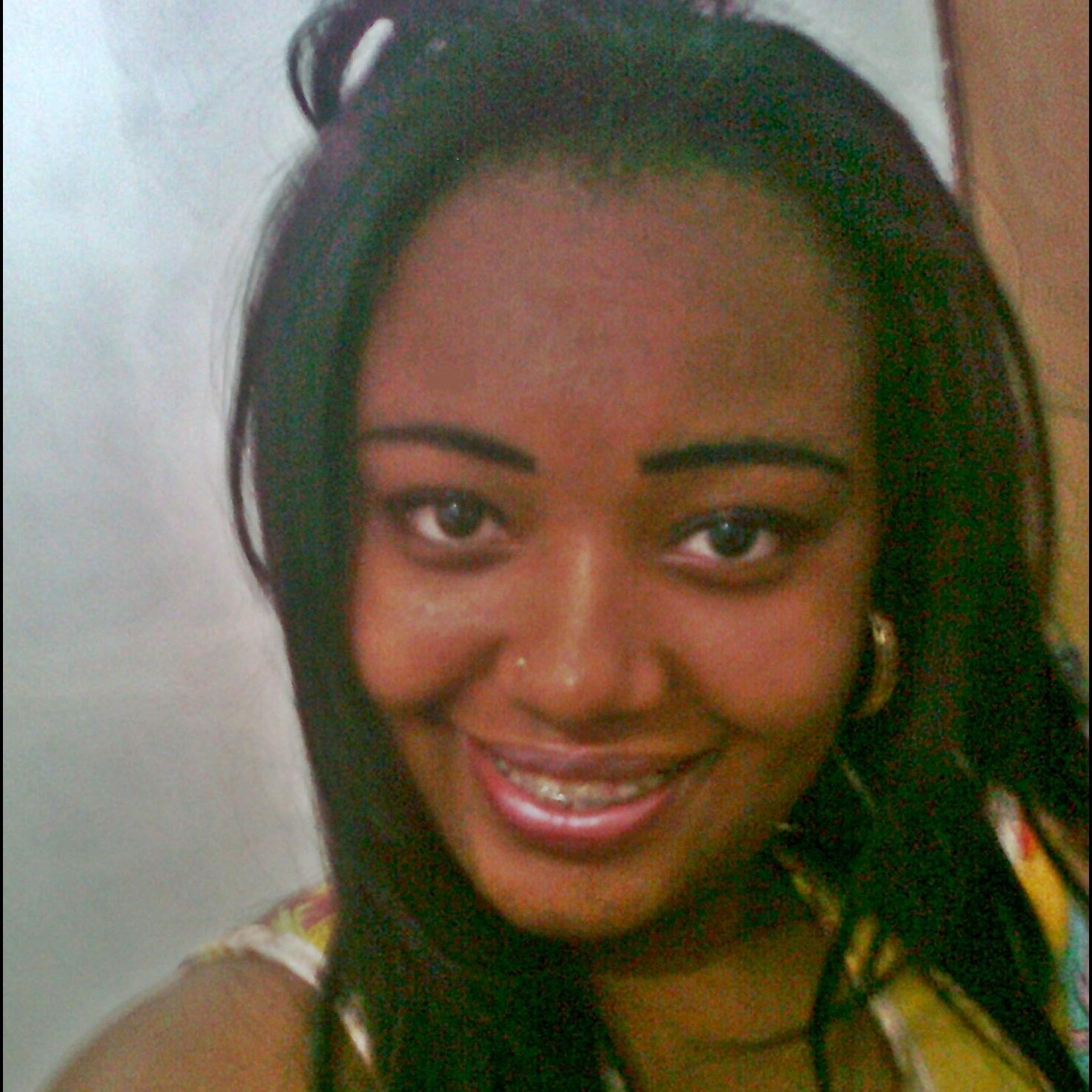 Não preciso saber bater, saber atirar, nada disso. Passo por cima dos meus inimigos com o meu sorriso, com a minha elegância e com o meu senso de humor!