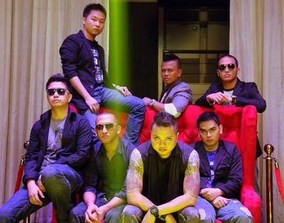 A multi awarded party band based in Manila. They brand themselves Party Rockers which you should hear to understand their genre.
https://t.co/GUv9BJvd2m