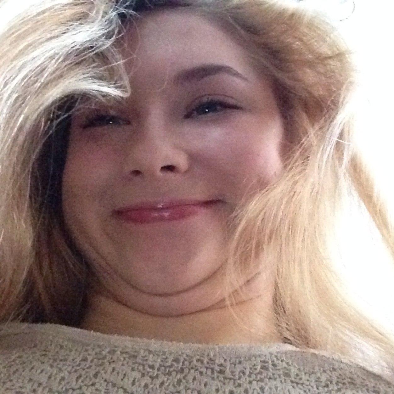 nio_niolee's profile picture. судя по моим твитам, придерживаюсь умственной диеты