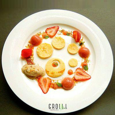 Creative food startup.                                        Secret move: fine customized canapè.              We can create for your event!  Contact us!