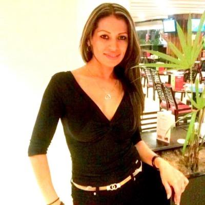 soy una mujer de 38 años soltera ,feliz por ser independiente!!! amo a mis hijos que son 3 me gusta ser congruente con lo que hago.amo el deporte. me amo yo
