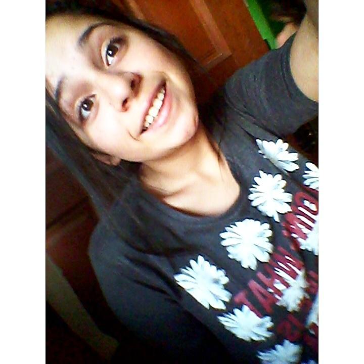 Hay que estar feliz, porque estar triste no tiene ningún beneficio ^-^