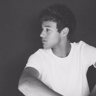 follow my friend @Shawnreezzles for a shawn Dm+Follow