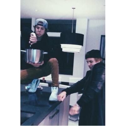 follow @mattslays bc she gave you this free follow and turn on her notifications