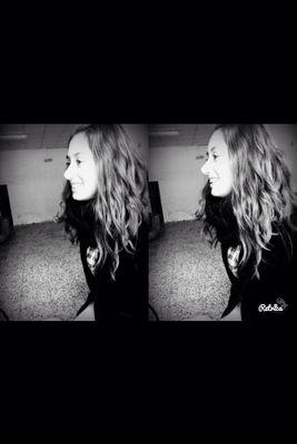 loorevh21's profile picture. África Tomás Romero •Que si gano no fué suerte,solo fruto del desgaste de mi suela VI•