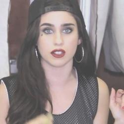 Profile Picture of Free Follow// Voting (@LesBeJauregui) on Twitter