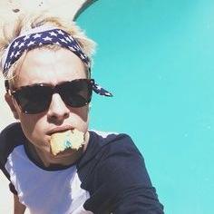 Heyyy! This is a free follow, dont follow this account, please follow @heylawleyy and @leahkatexxx