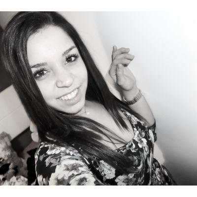 leticiaescrich's profile picture. 