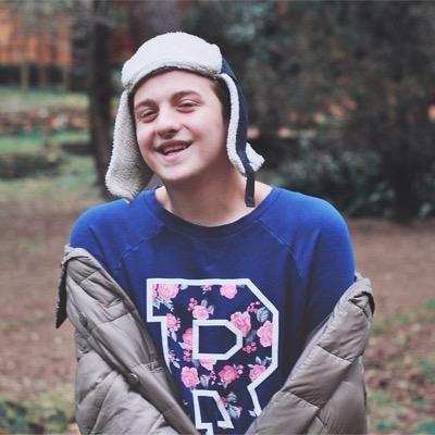 Ecco un profilo fanpage per Mattia Cesari❤️