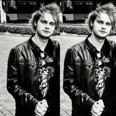 i just gave you a free follow :) so please go follow @ashtonjuana bc goals!!