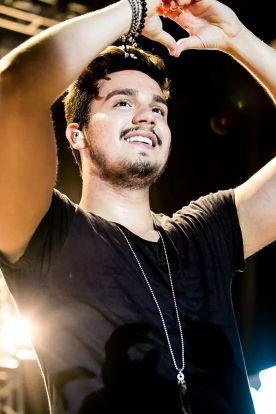 Que ironia do destino não poder tocar você (8) ♥ Luan eu te amo   .