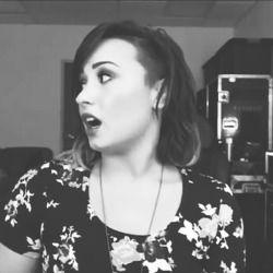 Vi el culo de Demi en vivo y vos?