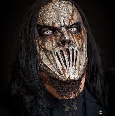 Gamer. Singer. Along with other things. Gamertag/PSN just ask. Slipknot are my my faveroute band.