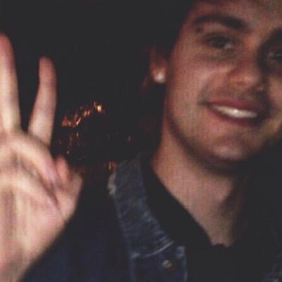 i gave u a free follow so pls follow @90spizzaluke for me x