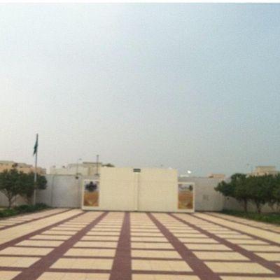 ‏حساب خاص لاعترافات طالبات الثنوية الرابعة بالجبيل الصناعية