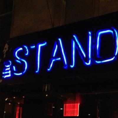 Organización para incentivar y desarrollar el Stand Up comedy en Panama con su sede en el restaurante bar El Stand Panama