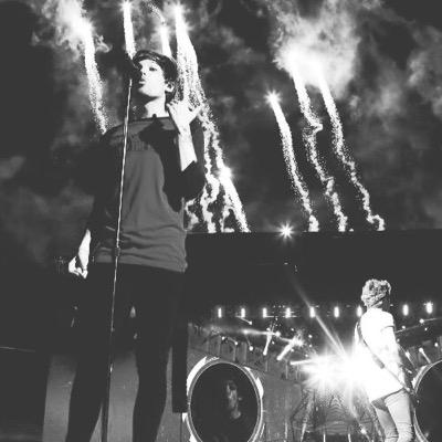 here to tweet those concert photos with the fireworks that everyone loves