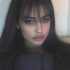 une idiote, une gamine qui se cherche toujours un peu plus chaque jour.