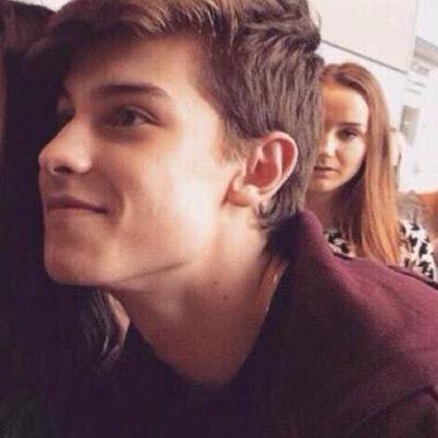 FOLLOW @legendmendes AND @mendesanthem FOR FOLLOW HELP WITH 12/12 IF YOU DONT WE UNFOLLOW
