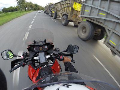 Viajando en moto por las carreteras del mundo.