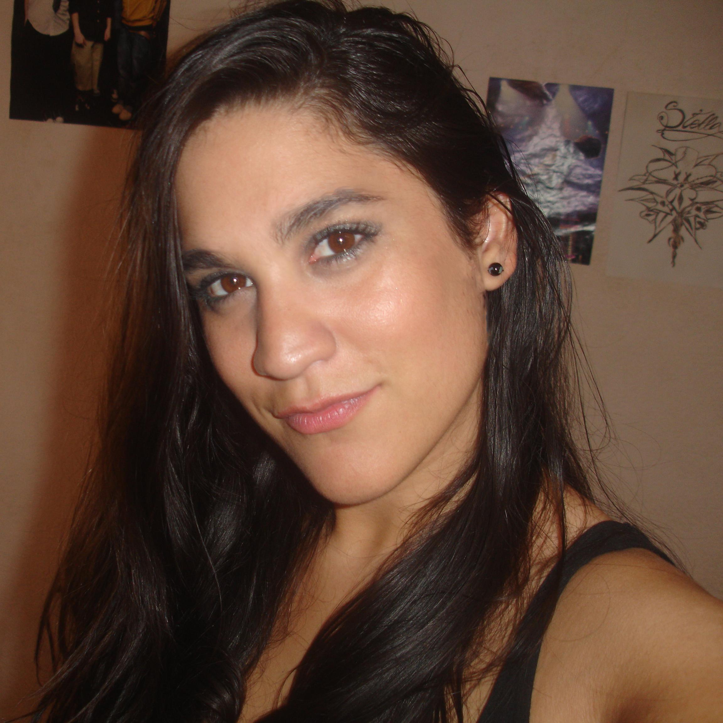 CM en proceso. #MediosSociales. Fluent in English. 
Lema: La vida es como un espejo, te sonríe si la miras sonriendo.