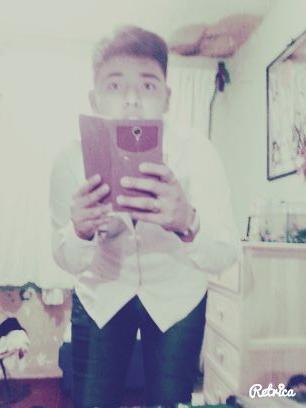 konjugando el verbo amar 

yo te amo ,tu me amas, nos amamos u nos seguiremos amando