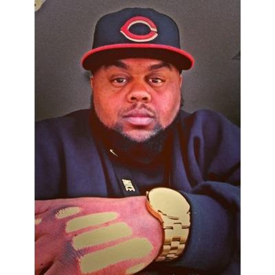 I love my family & true friends.  Kik: bigkight  Fb: Mickeal bigdude Kight. IG: bigdude1988