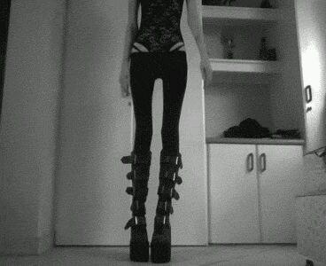 the mirror scares me, the scale scares me... I scare me
height~5'10  current 130
gw1~125
gw2~115 lw~123