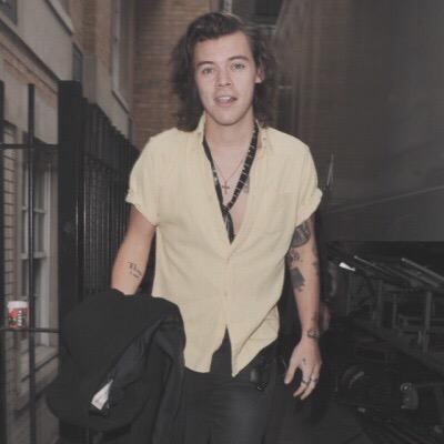 Posting pictures of Harry's fashion style owners: @burberry1994 @xdopestyles