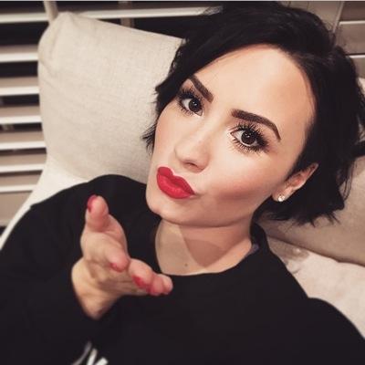 dm me things you love about other Lovatics!