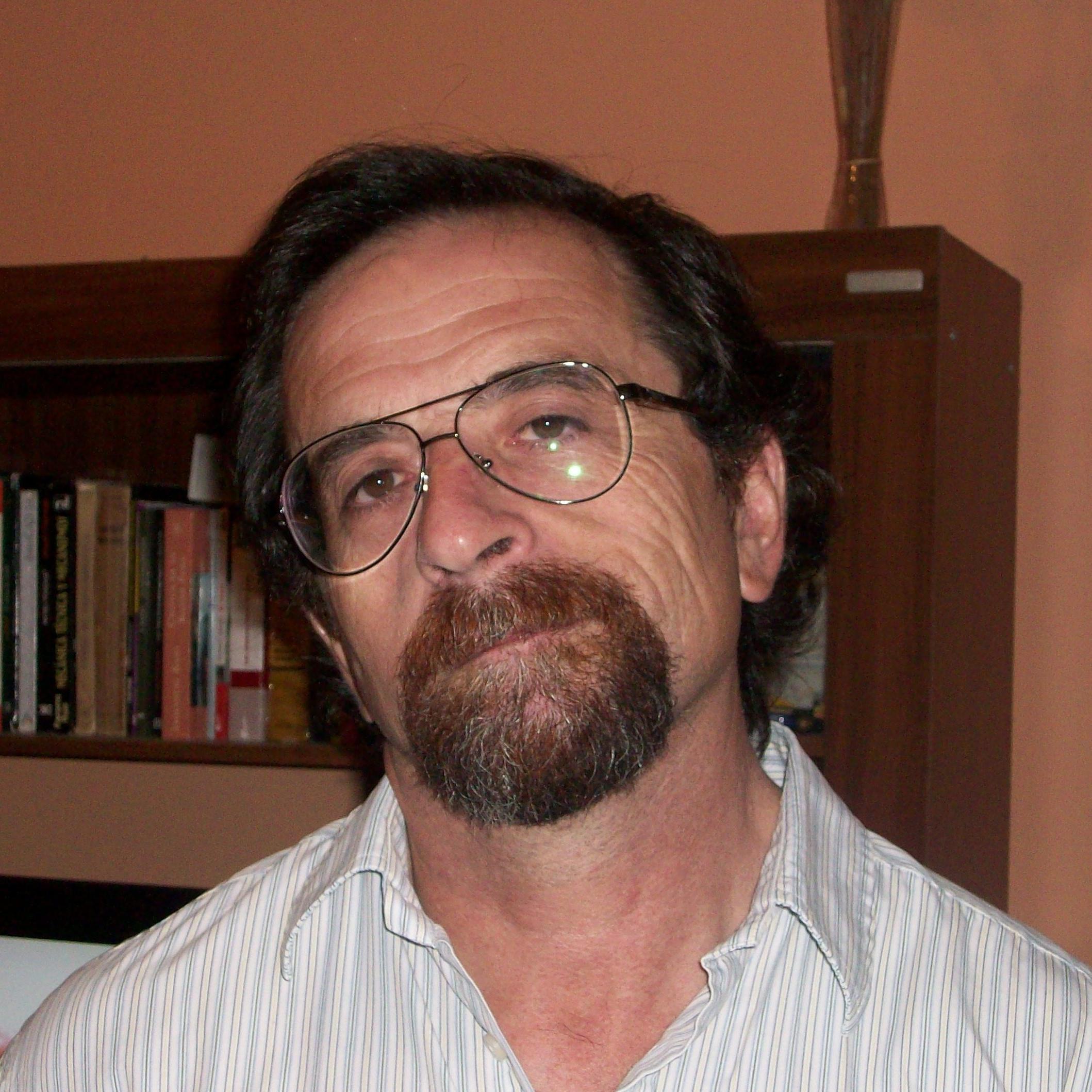 Ingeniero Mecánico de la UNT. Yo no lo vote!. Viva Perón!.
