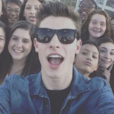 ''@ShawnMendes: Love you guys ❤️''