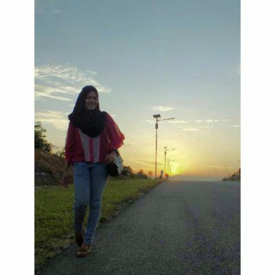Bukan kah mmbuat mereka bahagia merupakan kewajibanmu,So think twice in your live once ( the little girl of mom n dad♥|w/u♥{}