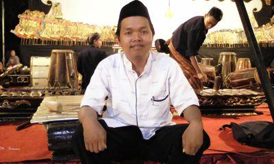bapaknya Ade, Berkebun dan berternak, Cinta air yang adil damai sejahtera tanpa ada diskriminasi dan intoleransi.