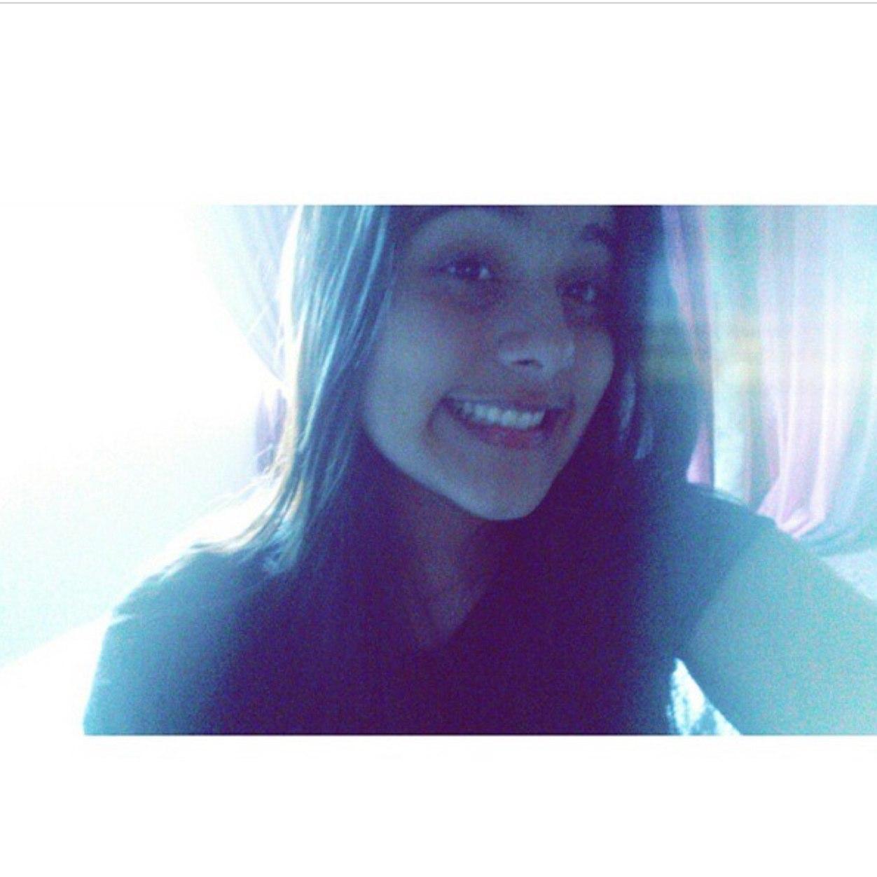 A girl doesn't need anyone who doesn't need her....Every thing in life is temprorary!!!