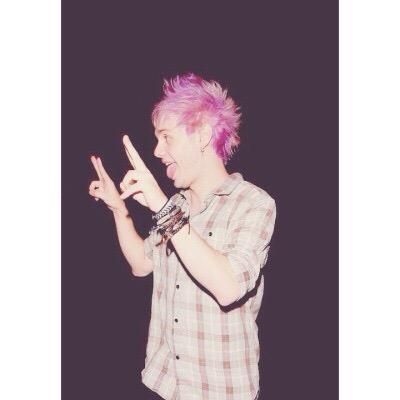 I enjoy cute boys and pizza. ||Culum is my bff ): ||