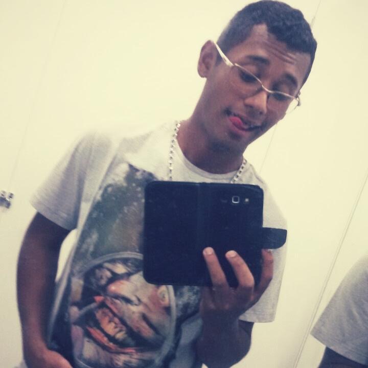 -  Nunca desista das coisas que fazem você sorrir .