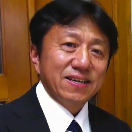 （株）慎建築設計事務所　代表取締役。
1960年10月生まれ、日本大学生産工学部卒。
故吉村順三氏らと共に情熱的に建築設計に携わっていた父慎一（創業者）の背中を見て育ち、自らも建築設計を志し、父との二人三脚で事務所経営に携わる。
2012年、創業50周年を機に、新時代の建築設計事務所構想を打ち出し、現在に至る。