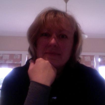 Mother of 4 ,Wife, Friend, Pianist ,Choir Director and oh yes....Dentist ! Love Gardening, Creativity and watching decent TV shows !!