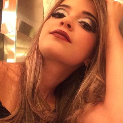 tenho a melhor idola do mundo !! sou feliz de ser fã dela com orgulho !! ANNA RITA E A MELHOR